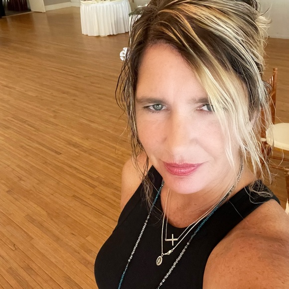 Meet your Posher, Kathy - Picture 2 of 16